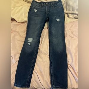 Abercrombie & Fitch New with Tags dark wash high rise skinny jeans. Size: 7s/28